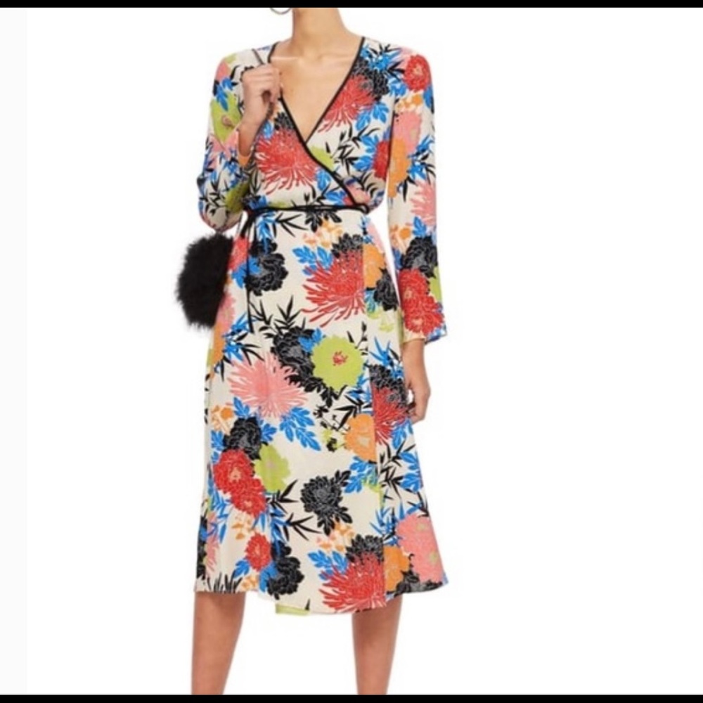 TOPSHOP: Gorgeous, flattering wrap dress